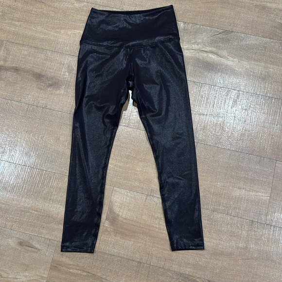 EUC Beyond Yoga Heather Rib Black Shine High Waisted Midi Legging Size XS - Picture 3 of 9